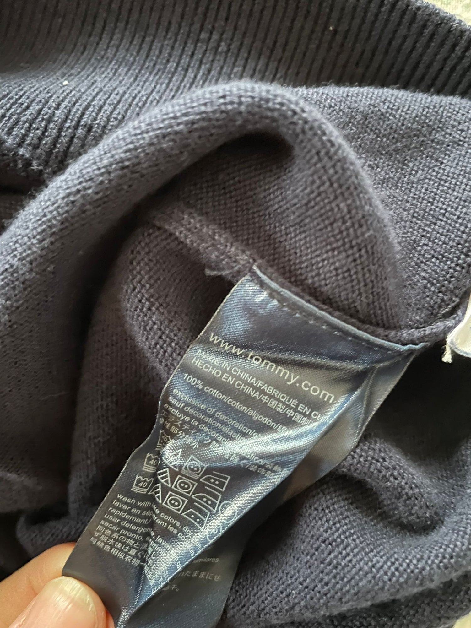92 Tommy Hilfiger Sweater